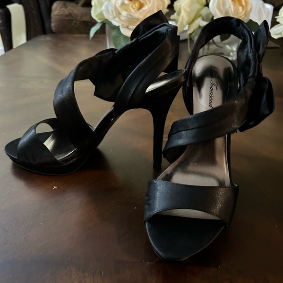Black satin pumps by Lulu Townsend size 10 - Picture 2 of 5